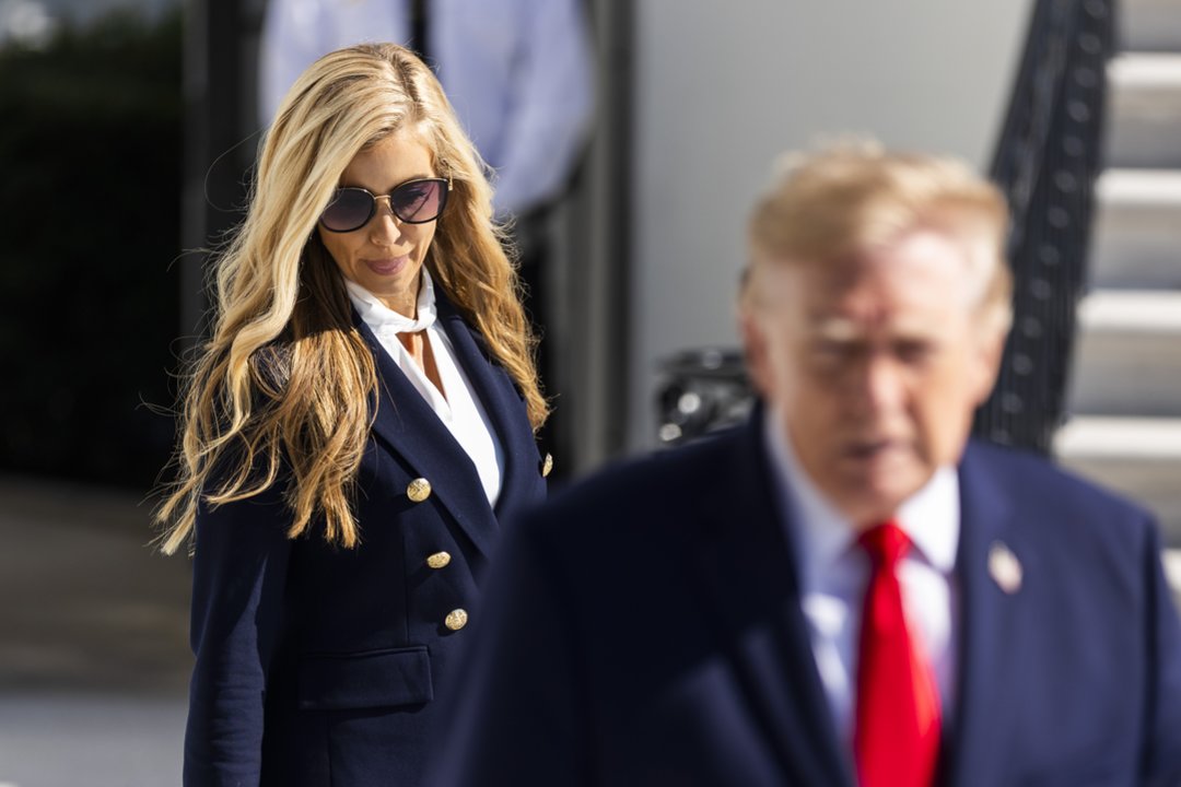 Vos pradėjus darbą – rimti klausimai: D. Trumpo spaudos sekretorė sulaukė kritikos