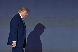D. Trumpas: asmenis, nutekinančius JAV karinę informaciją, reikėtų sušaudyti