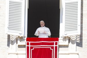 Vatikanas: popiežius Leonas XIV po operacijos toliau sveiksta