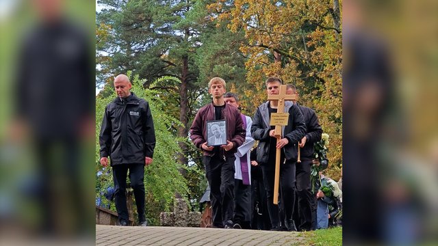 H. Vaitiekūnas palydėtas į amžinybę: vaizduose – jautrios atsisveikinimo akimirkos