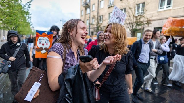 Z karta keičia taisykles: 80 proc. jaunimo galvoja apie darbo keitimą, pusei reikia bent 1500 eurų
