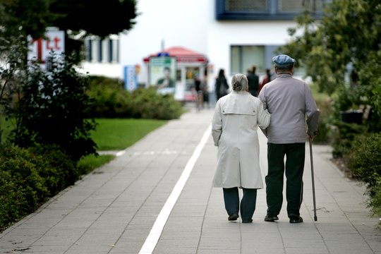Aiškėja, kiek tiksliai 2027-aisiais didėtų pensijos
