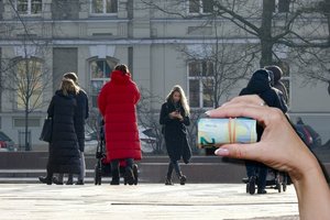 Aiškėja, kaip gyvensime kitąmet: daugybei žmonių – žinia dėl išmokų, atlyginimų ir pensijų