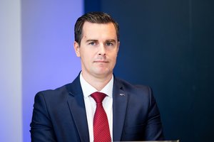 Klausimas dėl pedofilo kardinolo vėl išbrauktas iš Vilniaus r. tarybos darbotvarkės