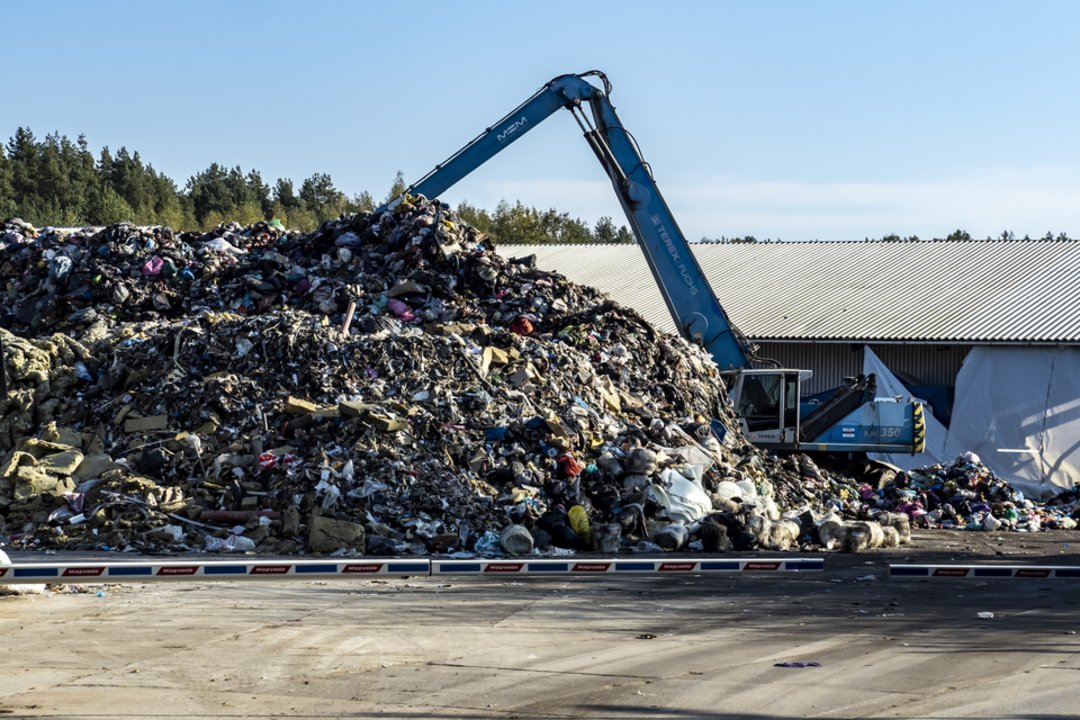 Sostinė su atliekomis niekaip nesusitvarko, tačiau kaltų nėra