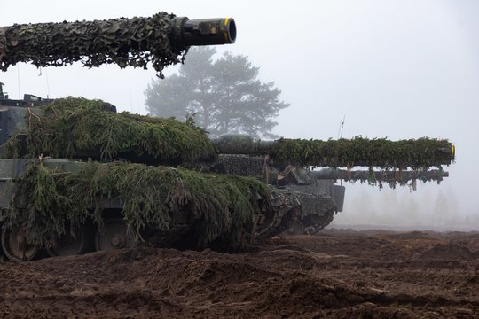 Lietuvos kariuomenės tankų „Leopard 2A6“ koviniai šaudymai Pabradės poligone