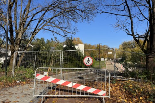 Naują taką metė tiesti vos įpusėję: statybininkų – nė kvapo, pradingo net stendai