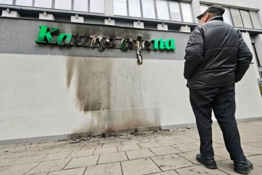 Dėl išpuolio prieš „Kauno dienos“ redakciją sulaikytas S. Nėries anūkas – teismas jį leido suimti