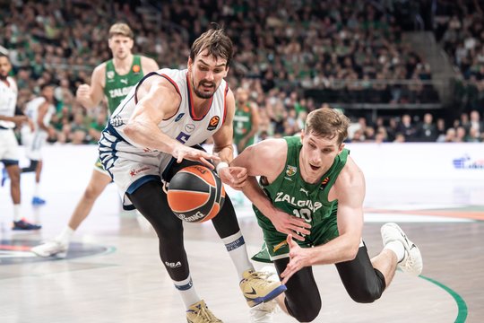 Beviltiškos „Žalgirio“ pastangos: nesulaikomai žaidusi „Anadolu Efes“ sutaršė kauniečius