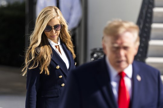 Apsisprendė: D. Trumpas naujosios Baltųjų rūmų atstovės karjerą užbaigė vos jai prasidėjus