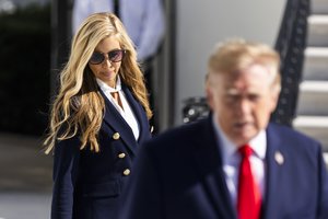 Apsisprendė: D. Trumpas naujosios Baltųjų rūmų atstovės karjerą užbaigė vos jai prasidėjus