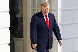 Donaldas Trumpas siūlė „Google“ pavadinti vandenyną jo vardu