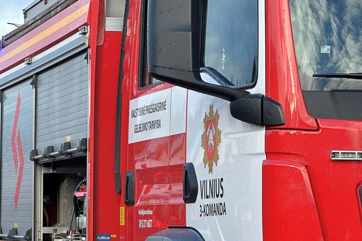 Jurbarke ugniagesiai gesino automobilį.