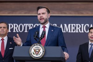 J. D. Vance'as dėl smurto Prancūzijoje kaltina imigraciją ir integracijos problemas