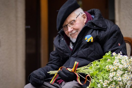 Būrys kasmet sveikina V. Landsbergį, tačiau jis švęsti atsisako: „Nelaimė tas gimtadienis“