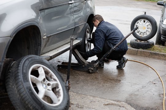 Pasikeitę padangas neužsidirbkite baudų: gali prikapsėti ir 6 tūkst. eurų