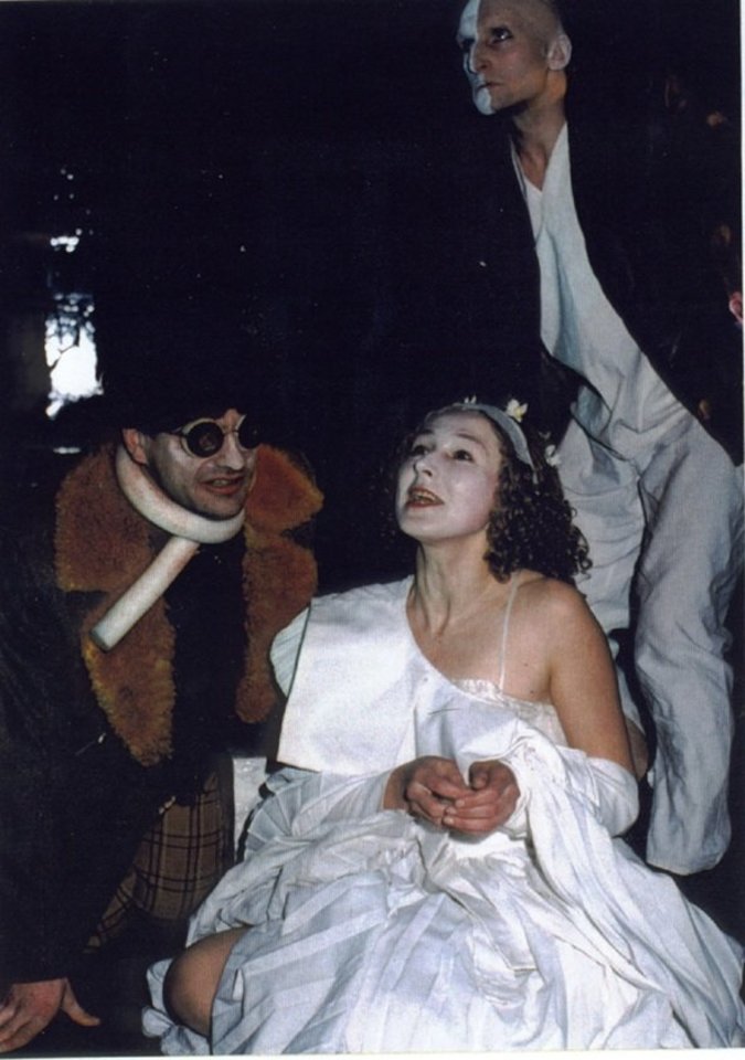 A.Dainavičius – Stiklius, N.Bulotaitė – Indros duktė, R.Bilinskas – Poetas spektaklyje „Sapnas“ pagal A.Strindbergą., rež. J. Vaitkus, LVADT, 1995 m.<br>G.Zinkevičiaus nuotr.