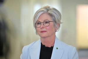 Kraupus incidentas Australijoje: parlamentarę prie jos biuro partrenkė automobilis, jos būklė kritinė