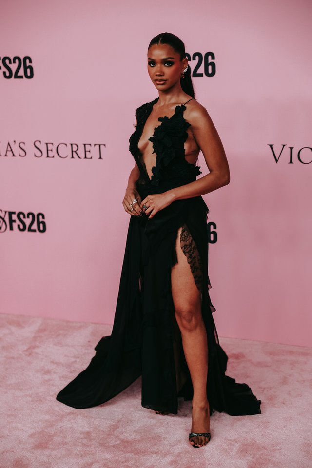 „Victoria’s Secret“ šou.<br>EPA-ELTA/CHRIS TORRES nuotr.