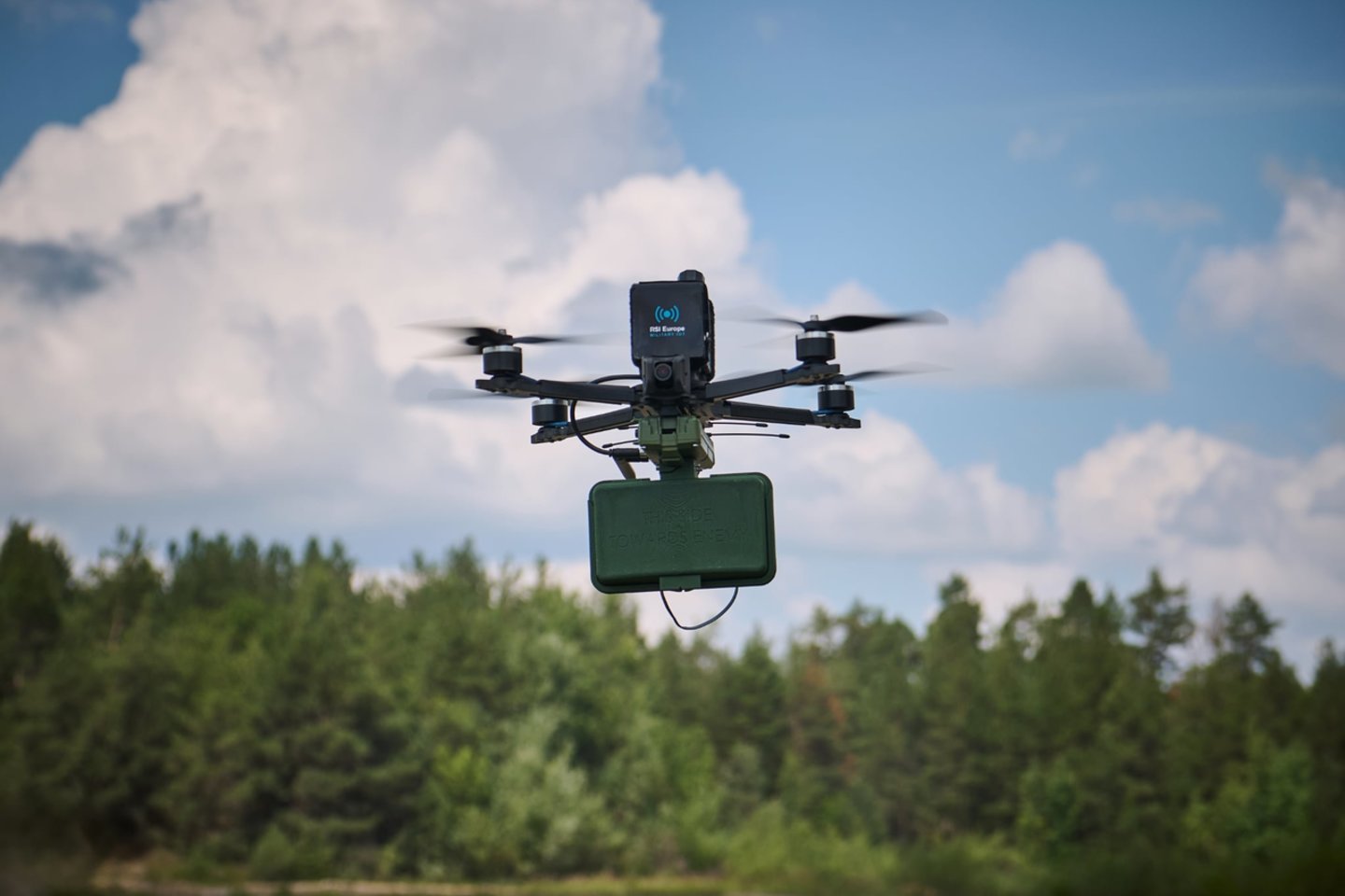 „RSI Europe“ projektuoja ir gamina FPV dronų sistemas, nuotolinio paleidimo technologijas ir kovines galvutes.