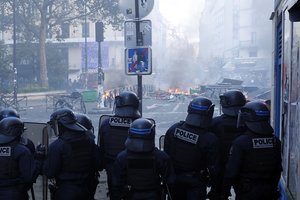 Madride aštrėjant protestams policija prieš mokytojus panaudojo lazdas