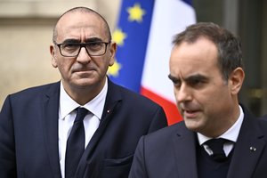 Prancūzijos premjeras: ten, kur reikės, bus įvestos naujos komendanto valandos
