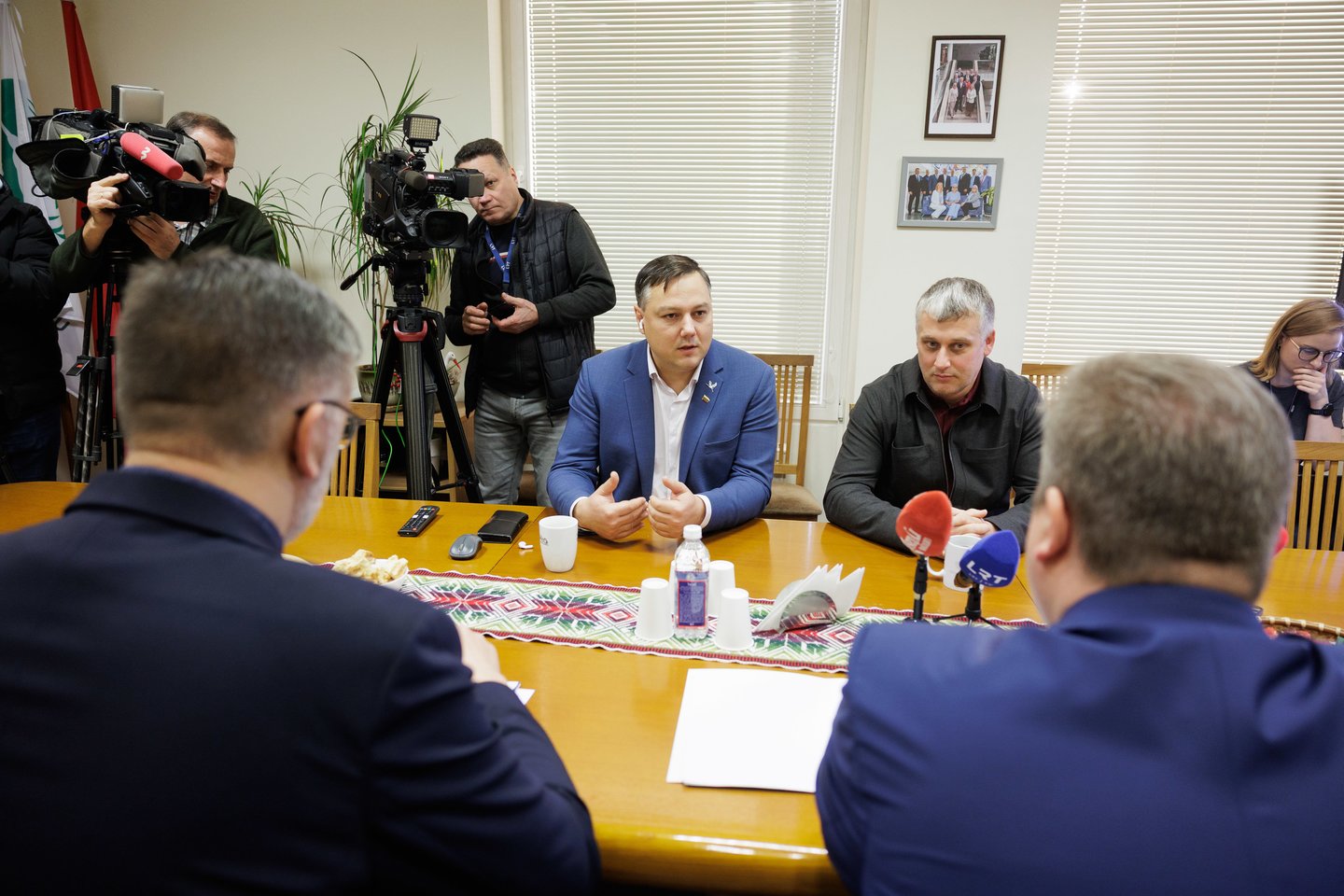 Taurimas Valys susitinka su Lietuvos valstiečių, žaliųjų ir Krikščioniškų šeimų sąjungos frakcija.<br>V. Skaraičio nuotr.