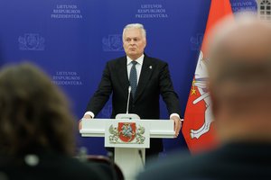 G. Nausėda mano, kad pilotai dronus galėtų numušti jų iki galo neidentifikavus
