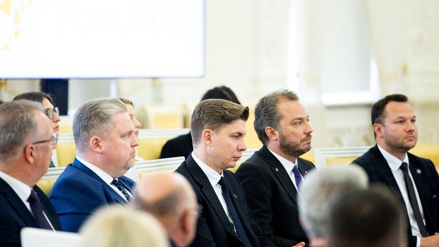 „Toks įspūdis, kad partijoje trūksta trenerio rankos“: įvardijo, kas iš ministrų gali kristi pirmas