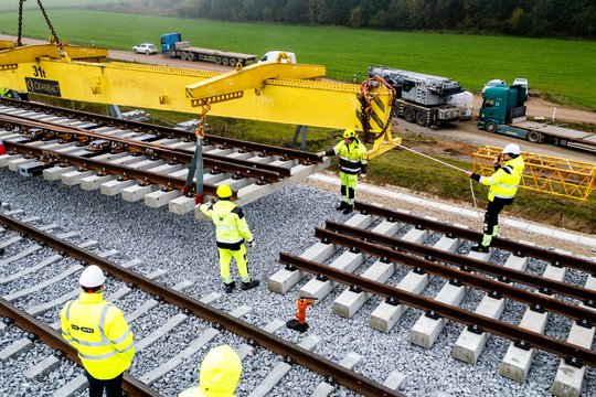Įrengiami pirmieji „Rail Baltica“ greitųjų geležinkelių iešmai