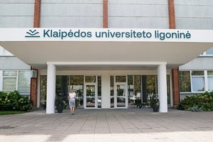 Klaipėdos universiteto ligoninėje – sumaištis dėl atlyginimų: gresia dar didesnė skola