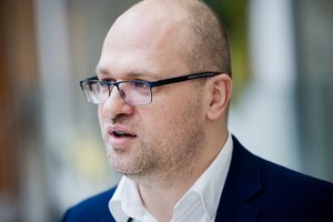 VRK nustatė neteisėtus partijos vadovo pervedimus