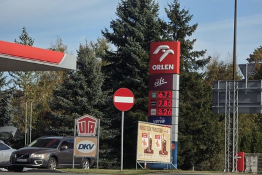 Kaimynai dar nurėžė degalų kainas: nepaklususiems – didžiulės baudos