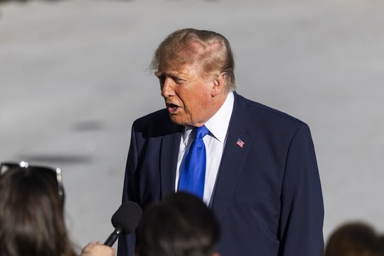 Karas Ukrainoje. V. Zelenskis vėl pakeitė toną D. Trumpo atžvilgiu