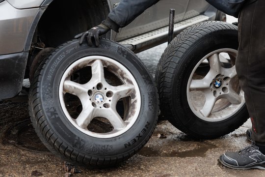 Kaip patikrinti, ar žieminės padangos dar tinkamos: šią klaidą daro dažnas vairuotojas