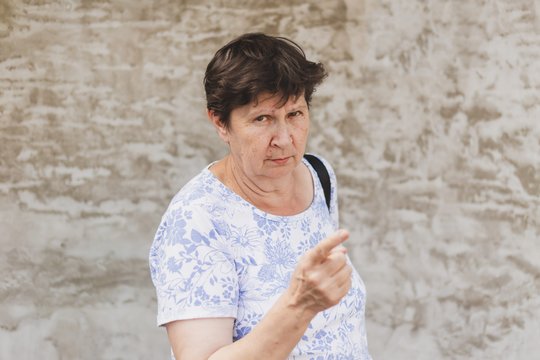 Vyro gyvenimą griauna tarp mylimų moterų iškastas karo kirvis: „Mama nekenčia mano žmonos“