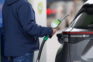 Tendencija – jau kitokia: degalų kainos vėl kyla į viršų