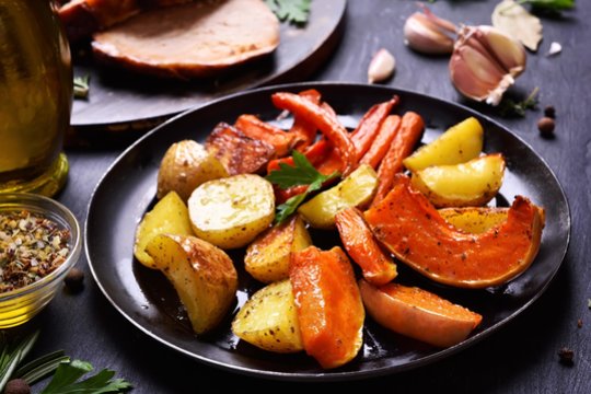 Vitaminų gausite daugiau: gydytojas pataria šias daržoves geriau valgyti virtas