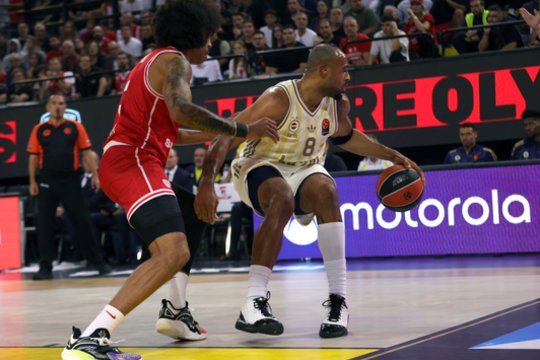 Per pirmą kėlinį vos 8 taškus pelnęs Šaro „Fenerbahce“ stebuklingai patiesė Eurolygos čempioną „Olympiakos“