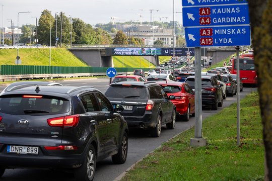 Vėlinių laikotarpiu Vilniuje įvedami eismo ribojimai prie kapinių