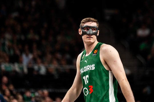 Su apsaugine kauke pergalę prieš ASVEL iškovojęs Ą. Tubelis: „Reikėjo nusimesti tą naštą“
