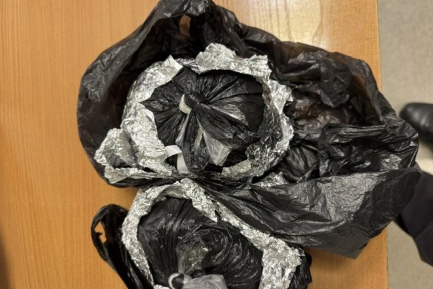 Per kelias dienas Vilniaus oro uoste sulaikyta beveik 20 kg nerūkomojo tabako.