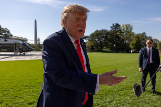 Karas Ukrainoje. „The Kyiv Independent“: D. Trumpas ruošia naujas nuolaidas Rusijai