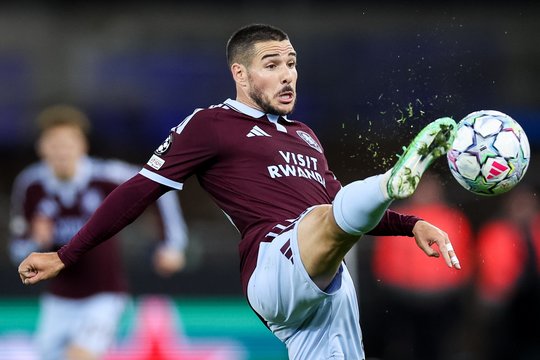Nokautas Anglijos čempionate – „Aston Villa“ išrašė pirmąjį pralaimėjimą „Manchester City“ žvaigždėmis