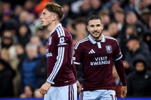 Nokautas Anglijos čempionate – „Aston Villa“ išrašė pirmąjį pralaimėjimą „Manchester City“ žvaigždėmis