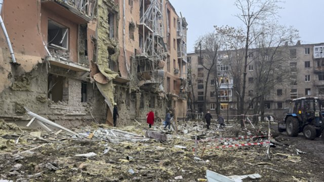 Vaizdai iš Vinycios po drono smūgio: sunaikinti keturi butai, sužeisti žmonės