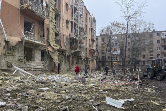 Vaizdai iš Vinycios po drono smūgio: sunaikinti keturi butai, sužeisti žmonės