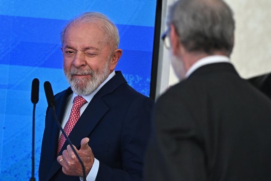 Brazilijos prezidento rinkimuose L. I. Lula da Silva varžosi su F. Bolsonaro