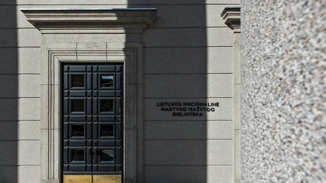 Nemokamos knygos bibliotekoje sukėlė antplūdį: nurašyti leidiniai iškeliavo į naujus namus