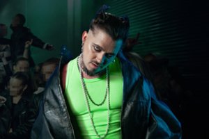 Jau antradienį Vilniuje – Europą su „Cha Cha Cha“ užkariavusio suomio Käärijos koncertas